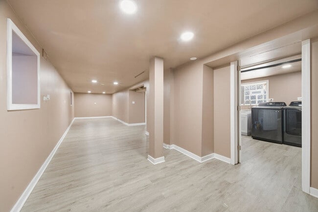 Building Photo - 11224 S Hermosa Ave