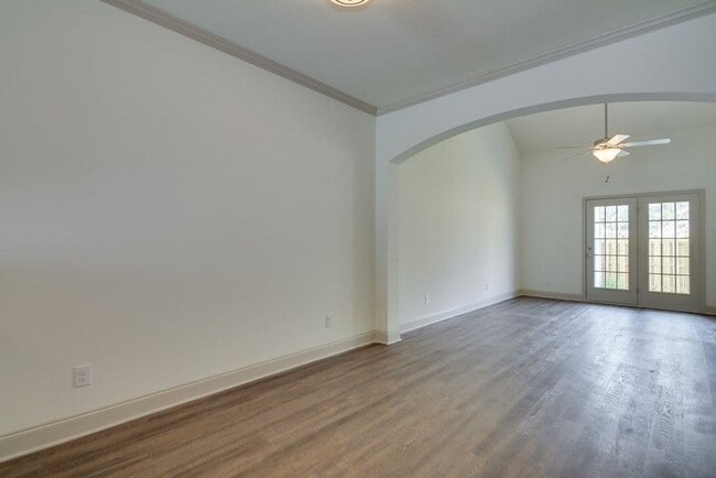 Building Photo - Beautiful End Unit Townhouse