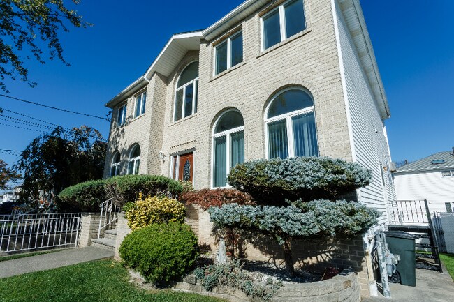 Building Photo - 599 Wilson Ave