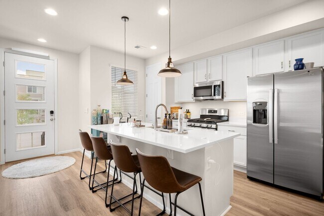 Building Photo - LUX 3BD, 2.5BA Aurora Highlands Townhome w...