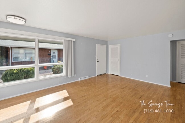 Building Photo - CHARMING WESTSIDE 2BD HOME with A/C - Security Deposit Waiver Available - NO RENT TILL JANUARYT