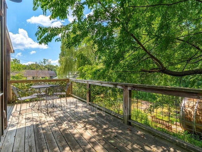 Building Photo - 81 5th Ave