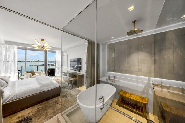 Building Photo - 700 NE 24th St