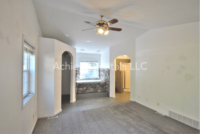 Building Photo - 170 S 460 E