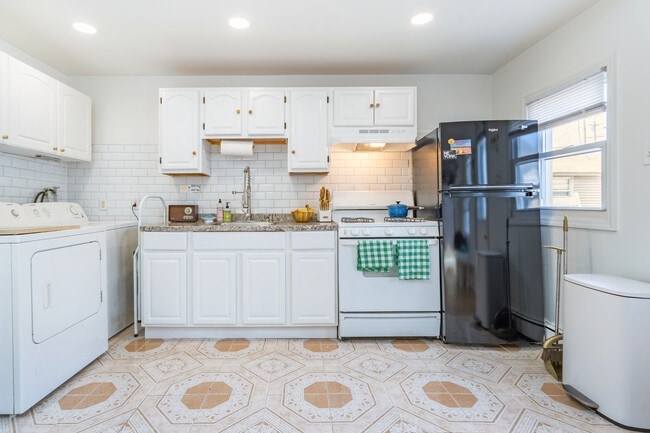 Building Photo - 320 Beach 101st St