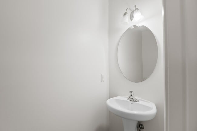 Building Photo - 212 Jasmine Pl Dr