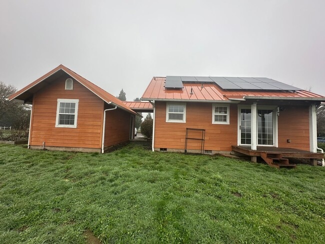 Building Photo - 4645 NE Elliott Cir