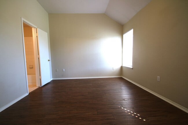 Building Photo - 105-107 Brazos Ln