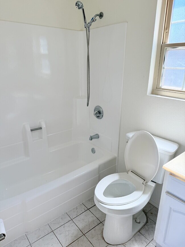 Building Photo - Beautifully Remodeled 4 Bed / 2.5 Bath Home for Rent – National City (ADA Friendly)