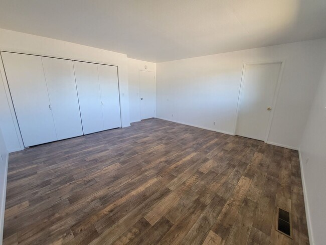 Building Photo - 426 Stanmar Dr