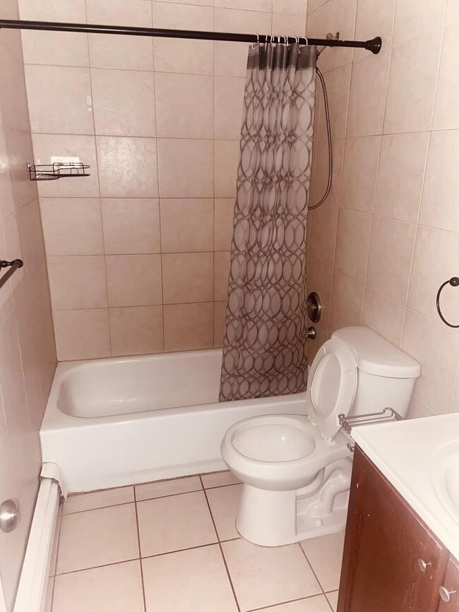 Bathroom - 629 Wellwood Ave