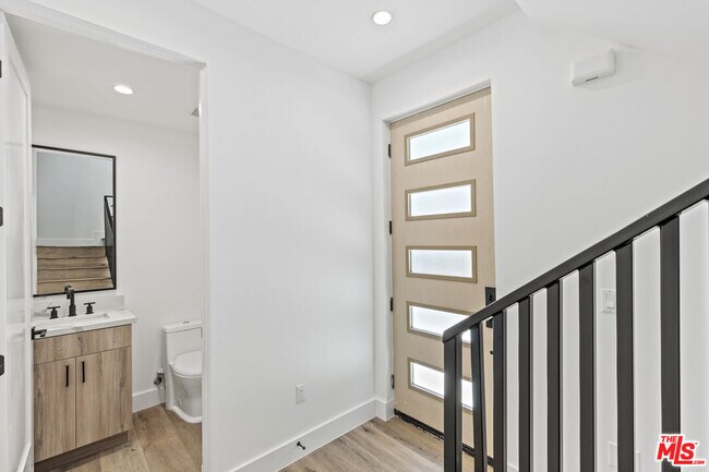 Building Photo - 10915 Hesby St
