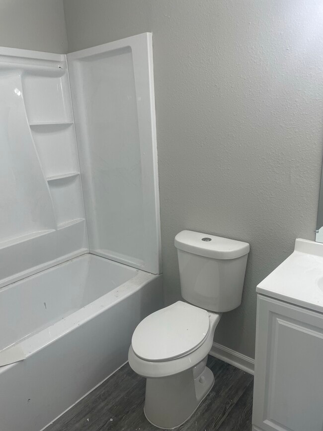 Building Photo - 1005 Southampton Dr