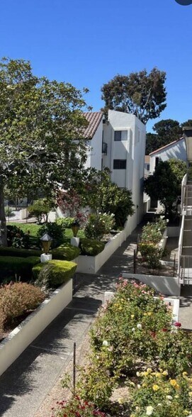 Building Photo - 500 Glenwood Cir