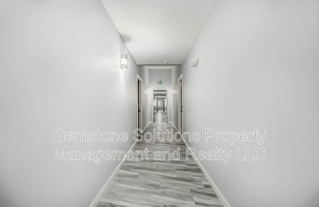Building Photo - 613 Hillsboro Rd