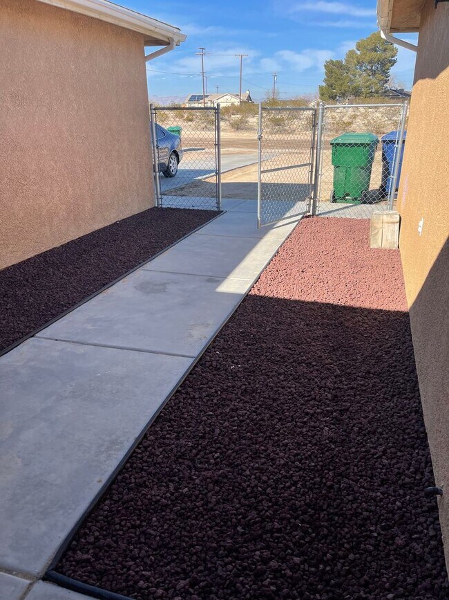 Building Photo - 21755 Ives Dr