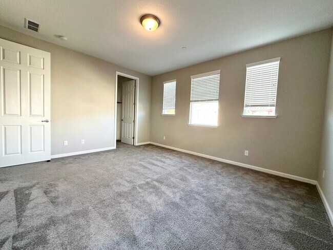 Building Photo - 6025 Palermo Way