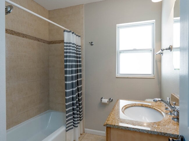 Building Photo - RENT THIS HOME WITH ZERO DEPOSIT MOVE IN: Beautiful Completely Updated 3 Bed / 2 Bath Home in Sou...