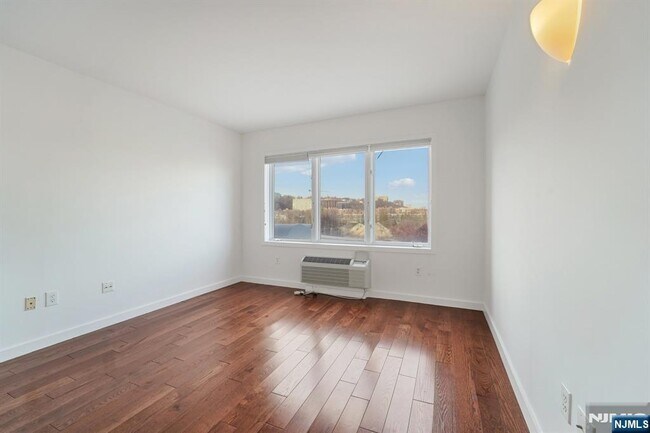 Building Photo - 3118 City