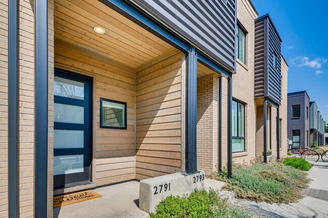 Building Photo - Contemporary Townhome with Rooftop Deck-Flatiron Views