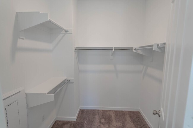 Building Photo - Five Points 3 Bedroom Home in Valencia!