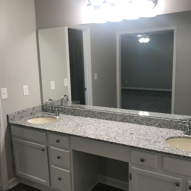 Building Photo - 831 Ashley Ln