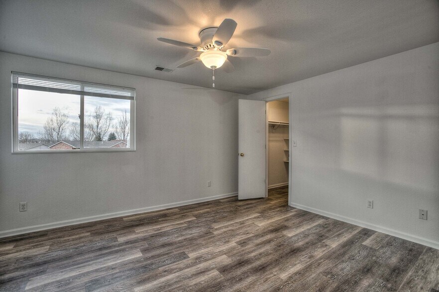 Building Photo - 624 26th St SW