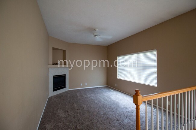 Building Photo - $1,022.50 Off Deposit! Spacious 2 Story ho...