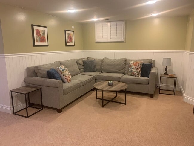 Building Photo - STUNNING 4 bd. 2 bath Executive Sunnyside ...