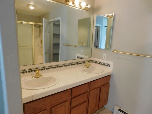 Building Photo - 3 Bed/2 Bath at Fountain Greens