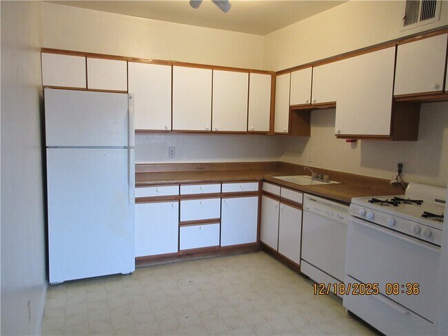 Building Photo - 2495 Detroit Ave