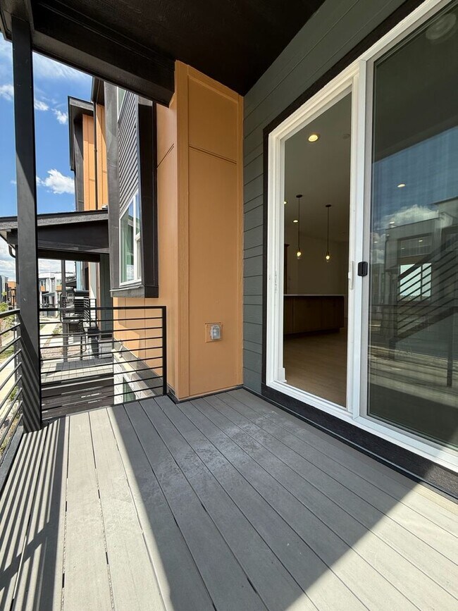 Building Photo - 825 Josephine Wy
