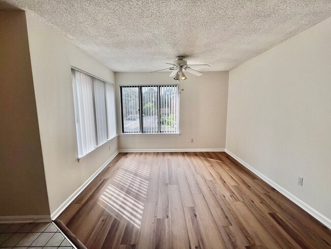 Building Photo - Gorgeous Condo right off Shore Dr, a stree...