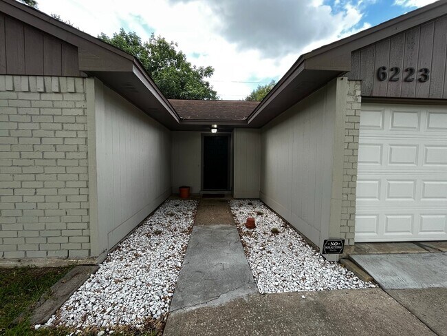 Building Photo - 6223 Brookgate Dr