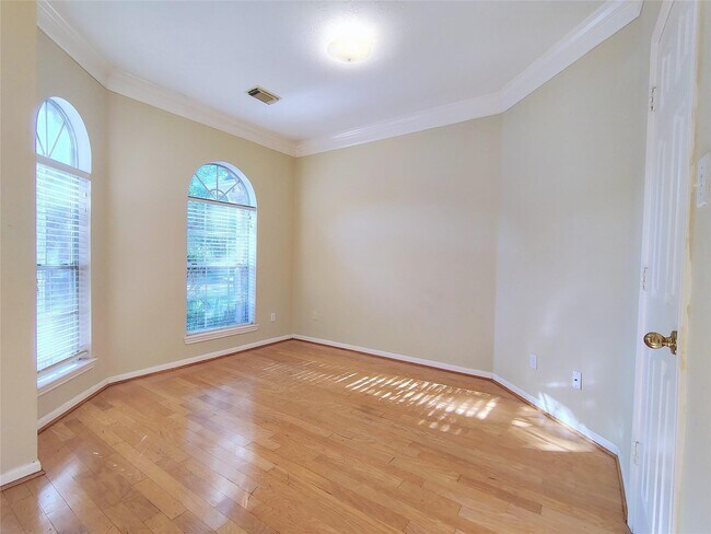 Building Photo - 818 Presley Way