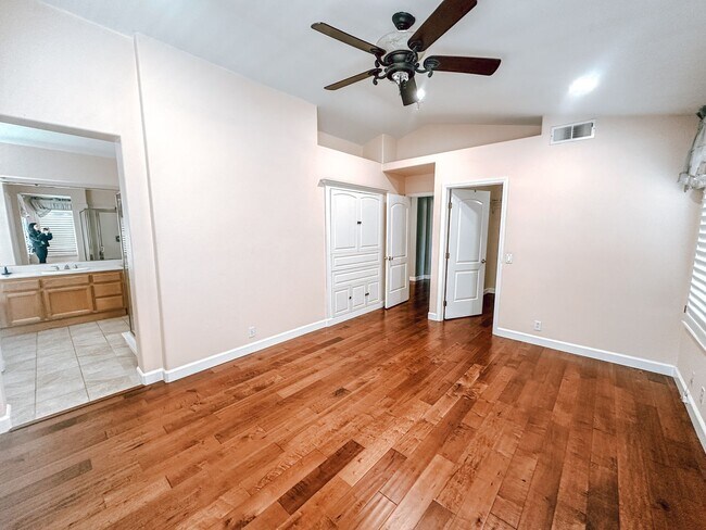 Building Photo - Home in Pleasanton Available!
