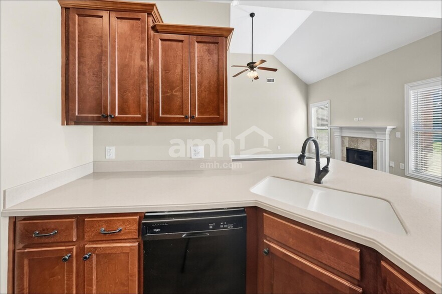 Building Photo - 106 Spencer Springs Dr