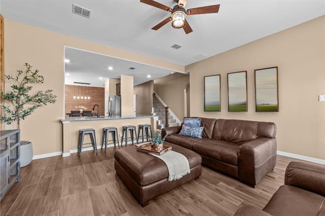 Building Photo - 910 Blackhawk Dr
