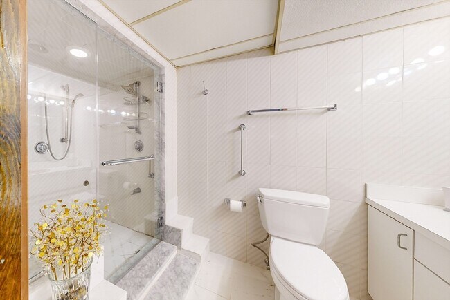 Building Photo - 71 Lubec St