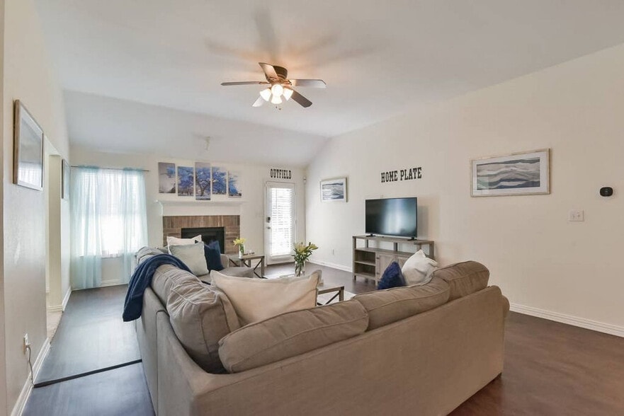 Building Photo - 4514 Ridgeway Dr