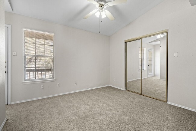Building Photo - River Crossing ATX - Townhome - 2bd/2.5ba - W/D - Close to Downtown - $1395