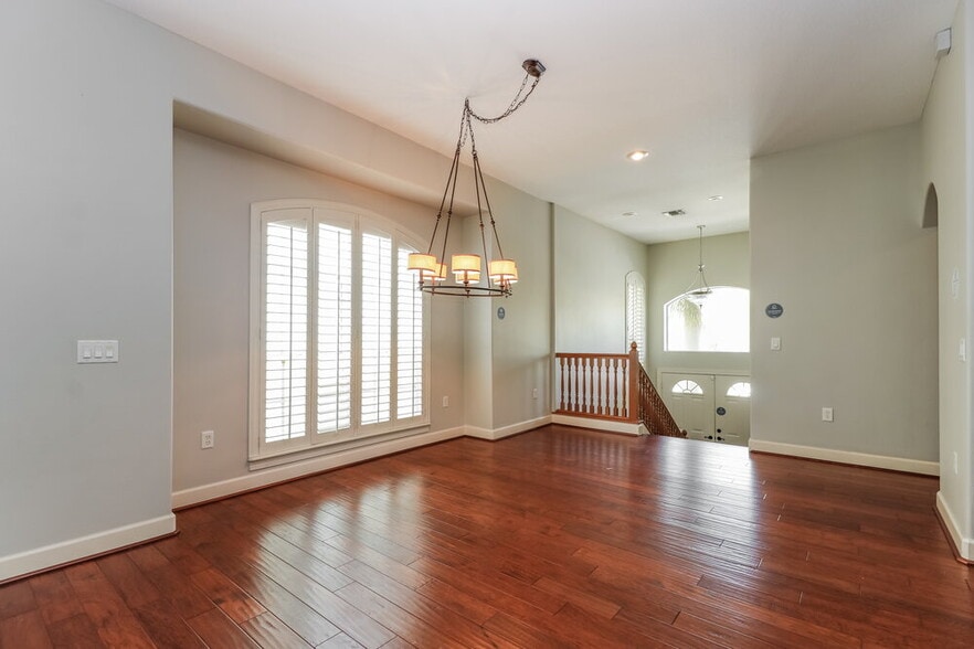 Building Photo - 5528 Jobeth Dr