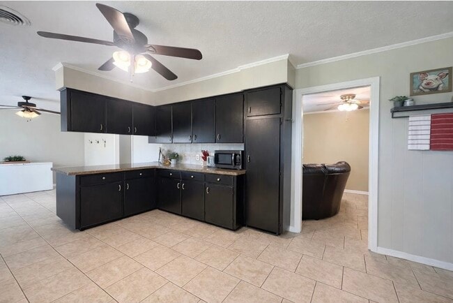 Building Photo - 509 Light St