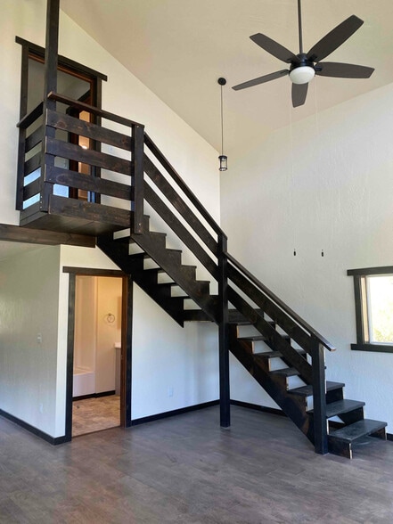 Building Photo - 38 Picnic Gulch Rd