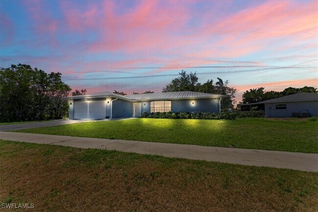 Building Photo - 2250 Poinciana St