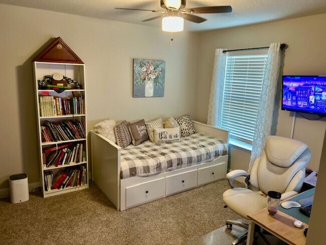 Building Photo - Gulfport 4 Bedroom
