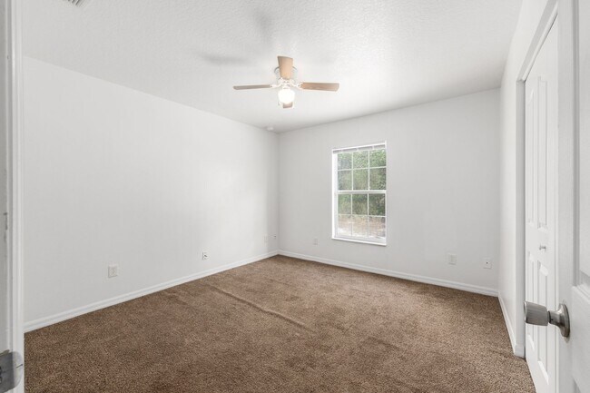 Building Photo - 7860 SW 204th Ave