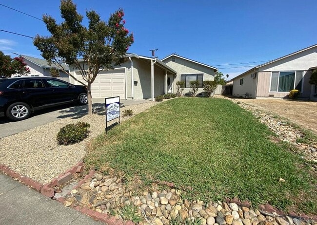Primary Photo - Fairfield, 3 bed/2 bath home $2400