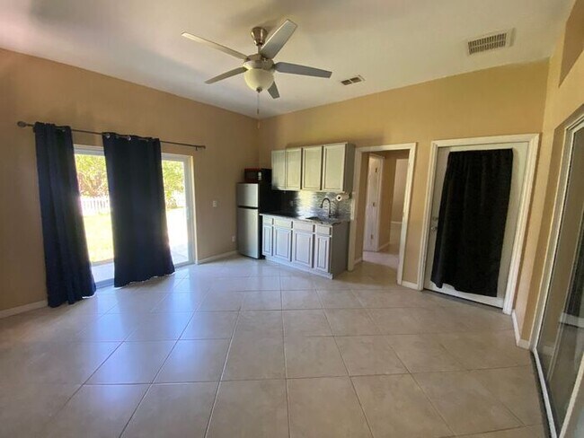 Building Photo - 4/3 Kissimmee Home with Guest-Suite