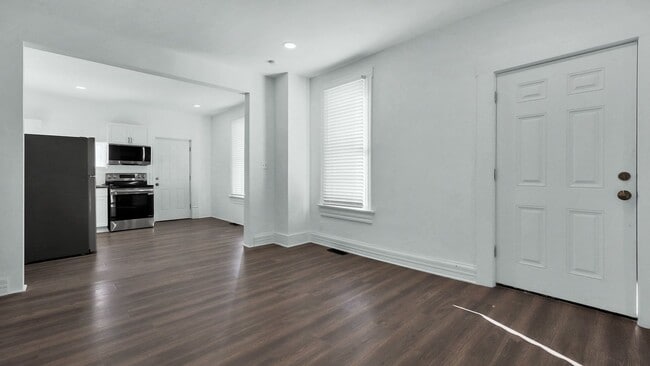 Building Photo - 130 Chicago Ave